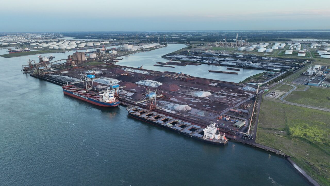 Operationeel Medewerker - EECV (Ertsoverslagbedrijf Europoort C.V.)