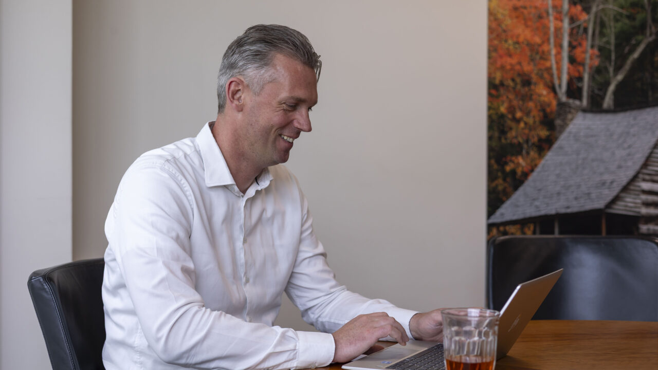 Financial Controller - Baston Wonen